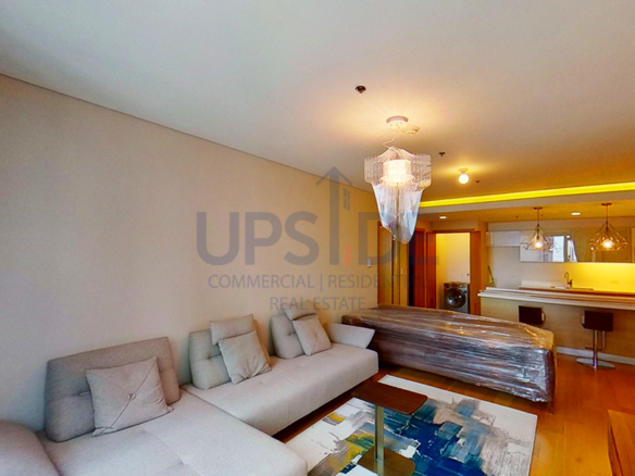 Special 1-Bedroom Unit with Den for Sale in Park Terraces Makati