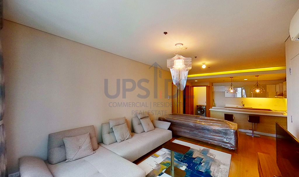 Special 1-Bedroom Unit with Den for Sale in Park Terraces Makati