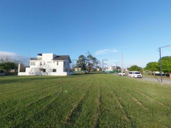 Treveia Nuvali Lot across the Park for Sale