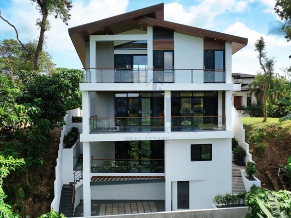 Ayala Westgrove Heights Ridge House With An Elevator For Sale