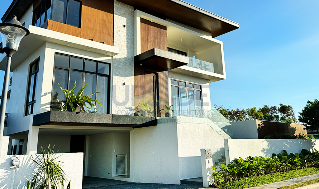 Ayala Westgrove Heights Brand New House for Sale with Swimming Pool and Panoramic Views