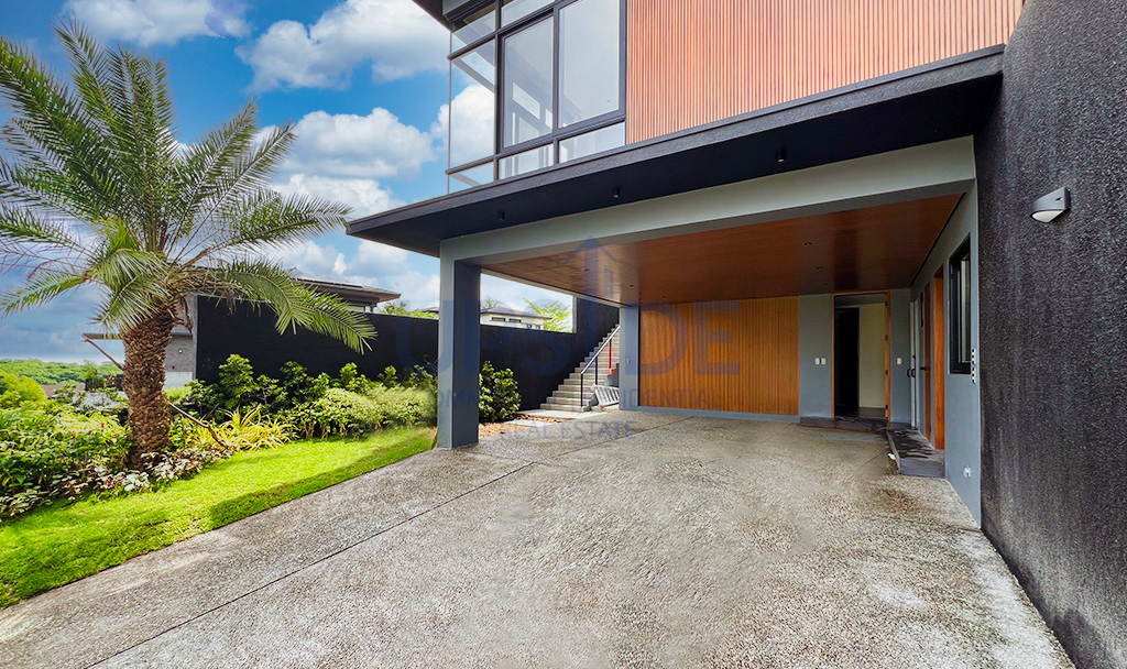 The Skyscape House at Ayala Westrgrove Heights