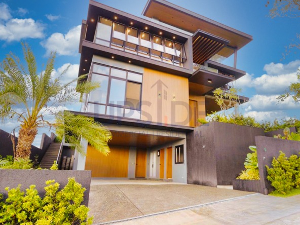 The Skyscape House at Ayala Westrgrove Heights