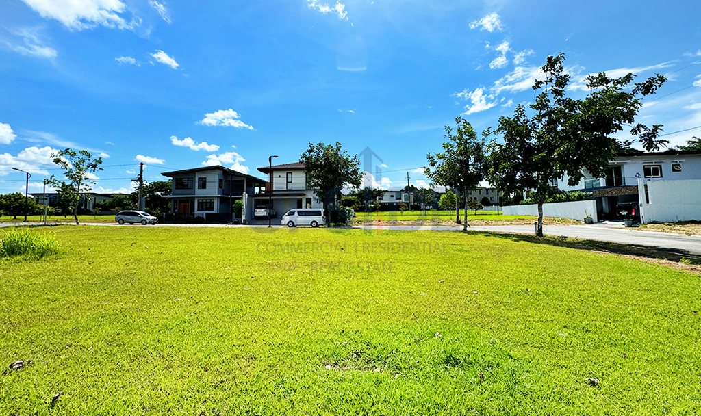 Treveia Nuvali Lot for Sale near the entrance