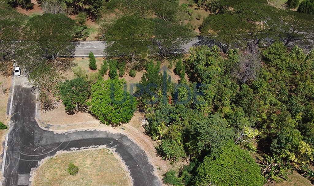 Promenade Sta. Rosa Lot for Sale Near the Entrance