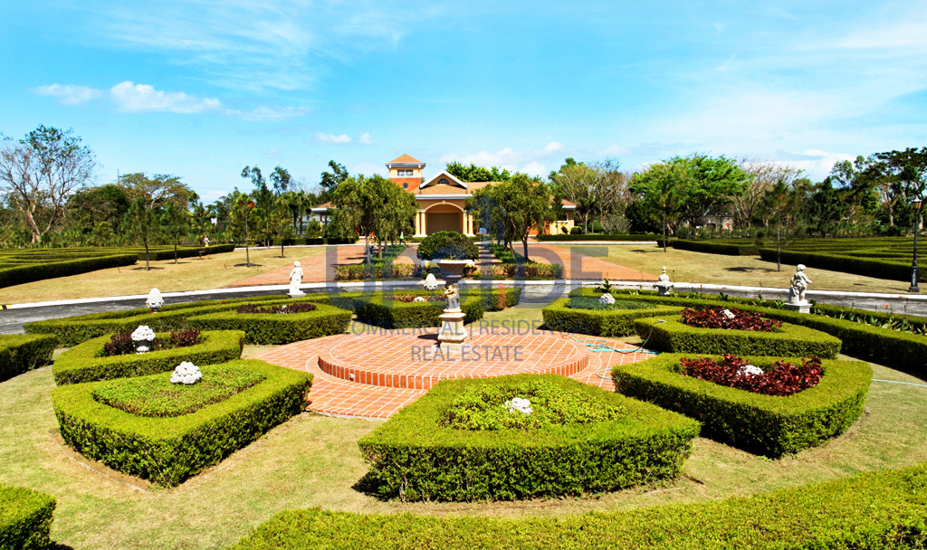 Promenade Sta. Rosa Lot for Sale Near the Entrance