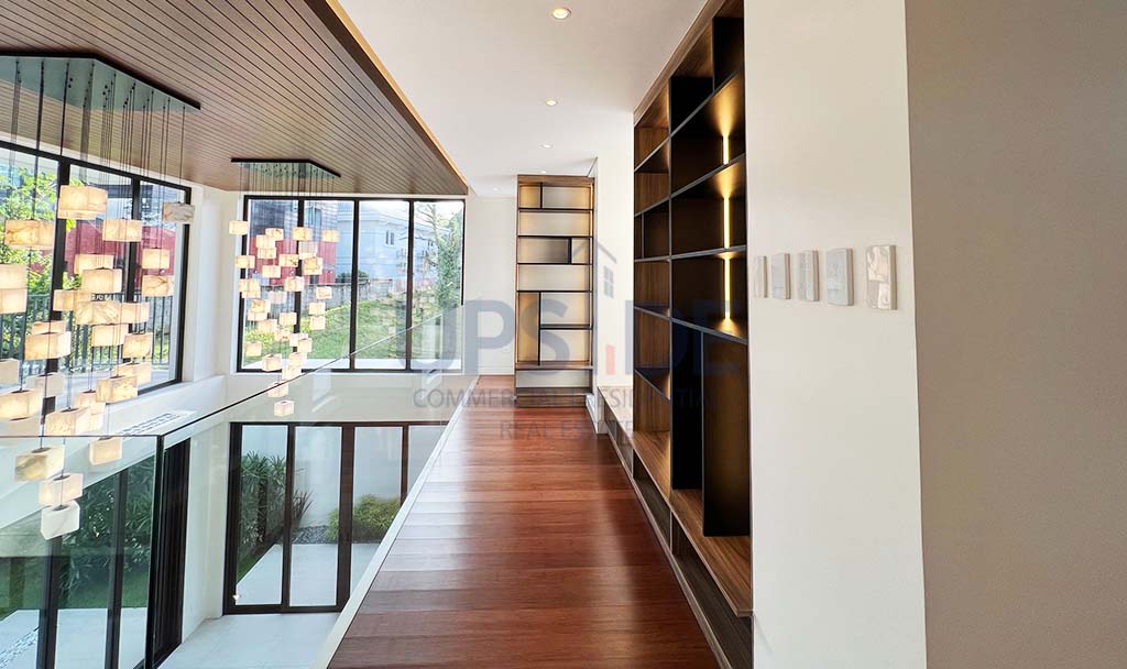 Ayala Westgrove Heights House For Sale Facing the Sports Center - Torre Vista