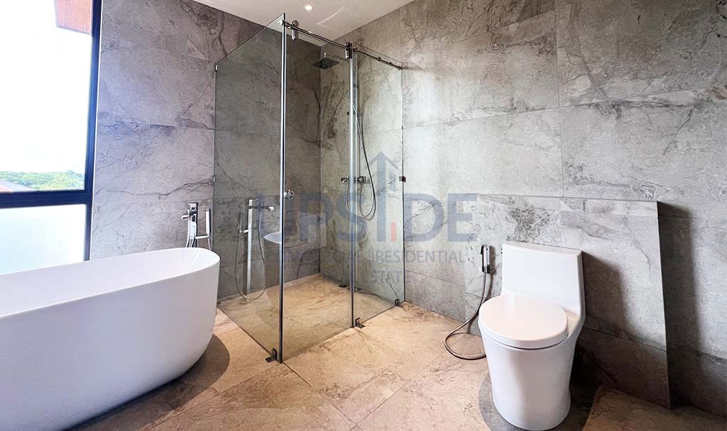 Ayala Westgrove Heights House For Sale Facing the Sports Center - Torre Vista