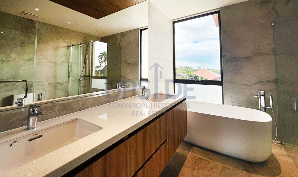 Ayala Westgrove Heights House For Sale Facing the Sports Center - Torre Vista