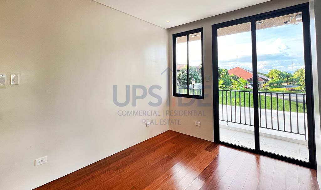 Ayala Westgrove Heights House For Sale Facing the Sports Center - Torre Vista