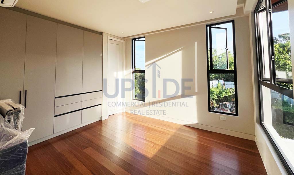 Ayala Westgrove Heights House For Sale Facing the Sports Center - Torre Vista