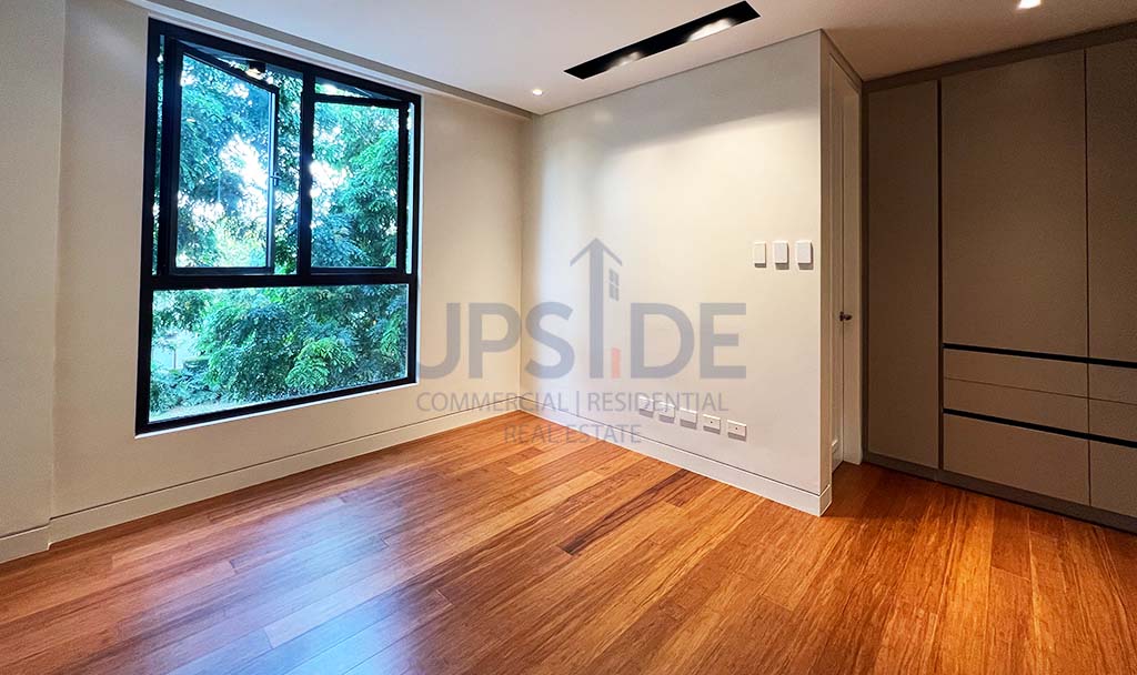 Ayala Westgrove Heights House For Sale Facing the Sports Center - Torre Vista