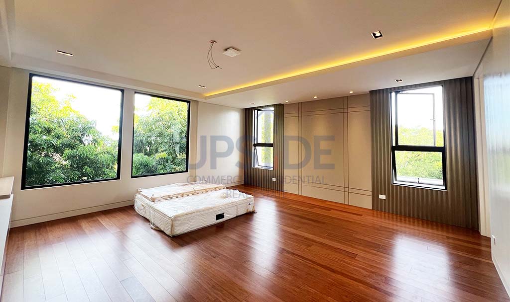 Ayala Westgrove Heights House For Sale Facing the Sports Center - Torre Vista