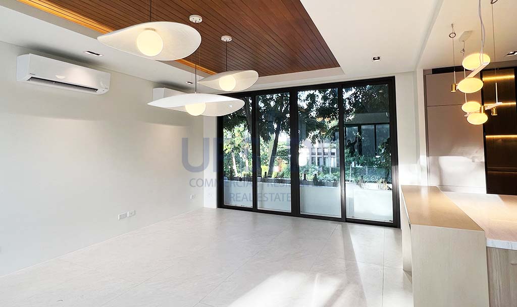 Ayala Westgrove Heights House For Sale Facing the Sports Center - Torre Vista