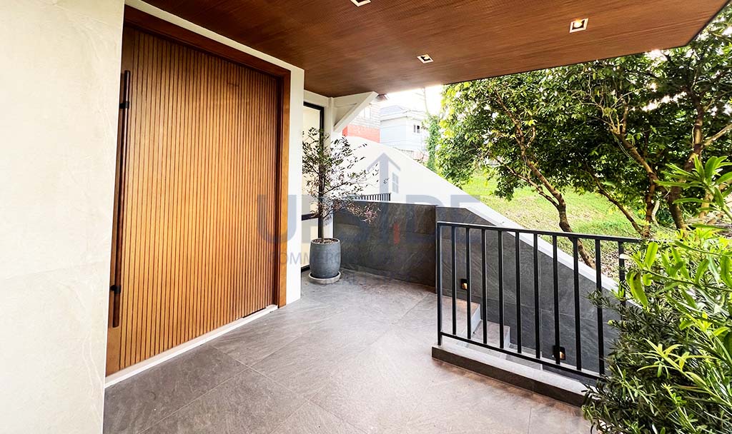 Ayala Westgrove Heights House For Sale Facing the Sports Center - Torre Vista