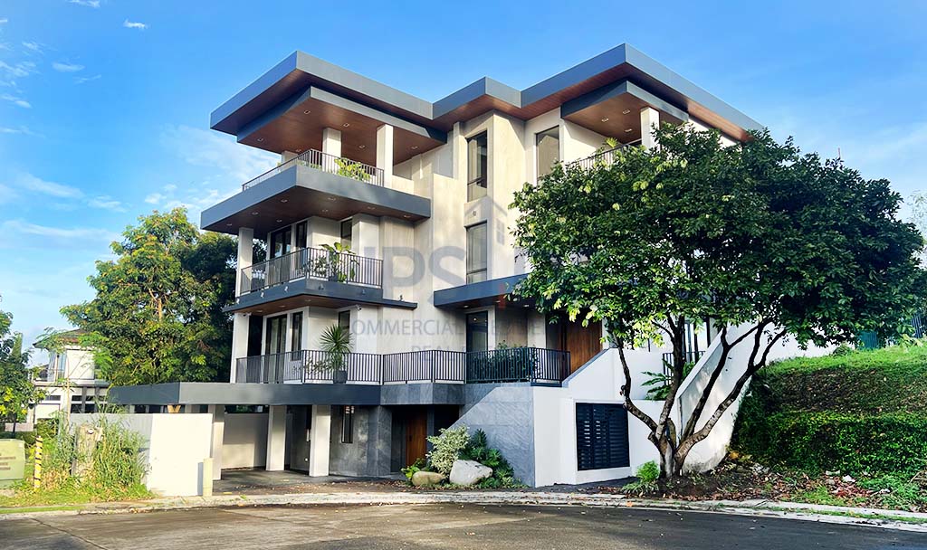 Ayala Westgrove Heights House For Sale Facing the Sports Center - Torre Vista
