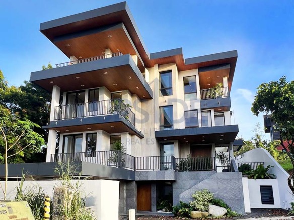 Ayala Westgrove Heights House For Sale Facing the Sports Center - Torre Vista