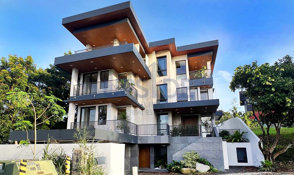 Ayala Westgrove Heights House For Sale Facing the Sports Center - Torre Vista