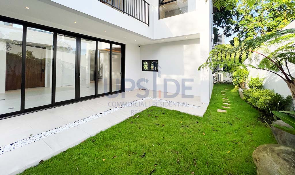 Ayala Westgrove Heights House For Sale Facing the Sports Center - Torre Vista