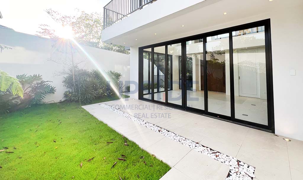 Ayala Westgrove Heights House For Sale Facing the Sports Center - Torre Vista