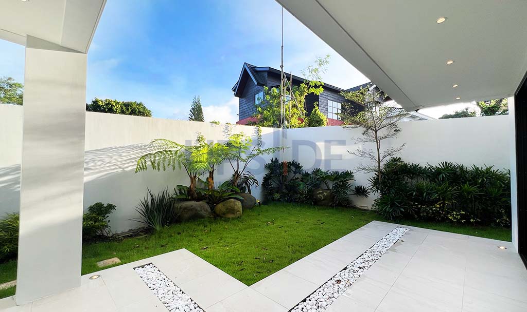 Ayala Westgrove Heights House For Sale Facing the Sports Center - Torre Vista