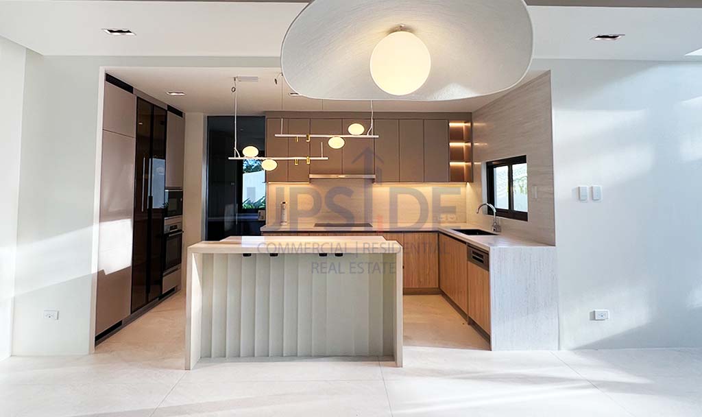 Ayala Westgrove Heights House For Sale Facing the Sports Center - Torre Vista