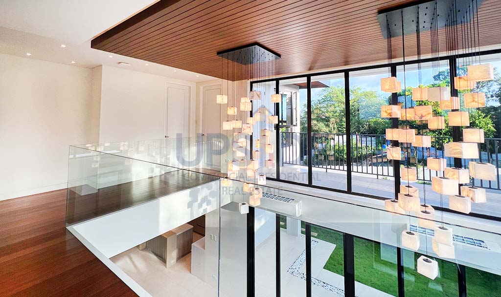 Ayala Westgrove Heights House For Sale Facing the Sports Center - Torre Vista