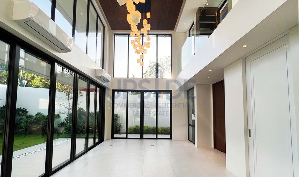 Ayala Westgrove Heights House For Sale Facing the Sports Center - Torre Vista