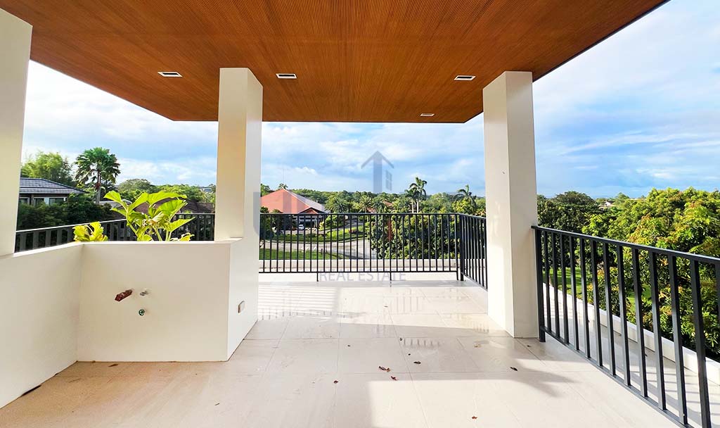 Ayala Westgrove Heights House For Sale Facing the Sports Center - Torre Vista