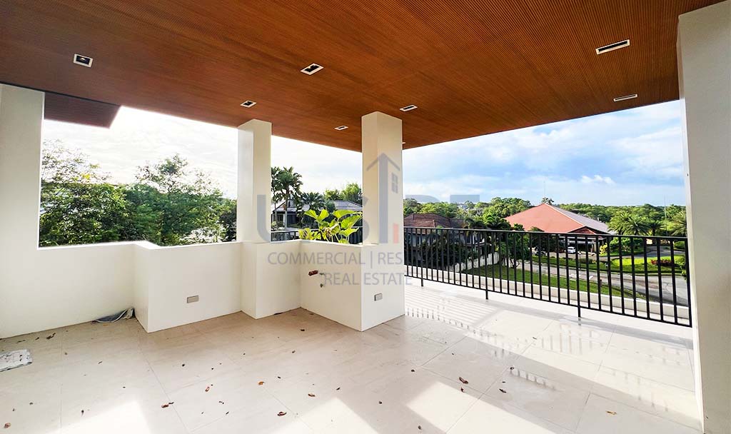 Ayala Westgrove Heights House For Sale Facing the Sports Center - Torre Vista