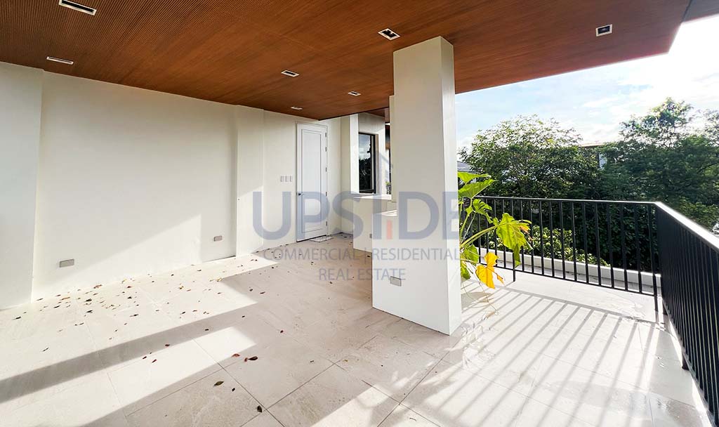 Ayala Westgrove Heights House For Sale Facing the Sports Center - Torre Vista
