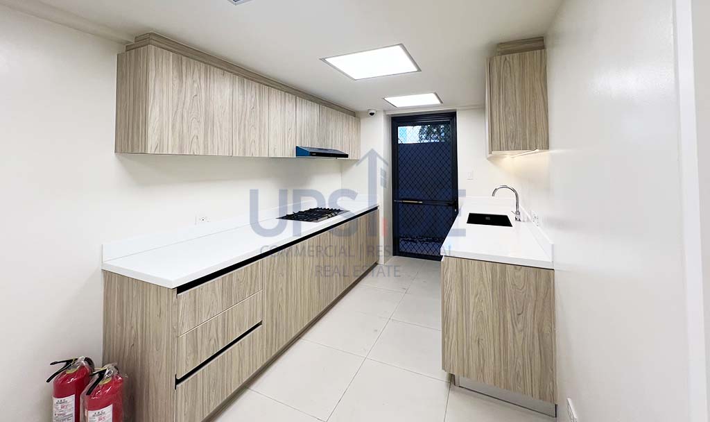 Ayala Westgrove Heights House For Sale Facing the Sports Center - Torre Vista