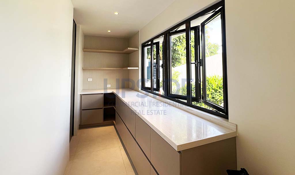 Ayala Westgrove Heights House For Sale Facing the Sports Center - Torre Vista