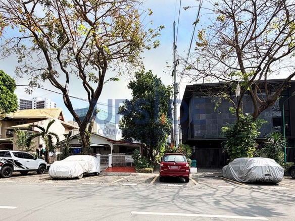 Ayala Alabang Lot with Old House for Sale