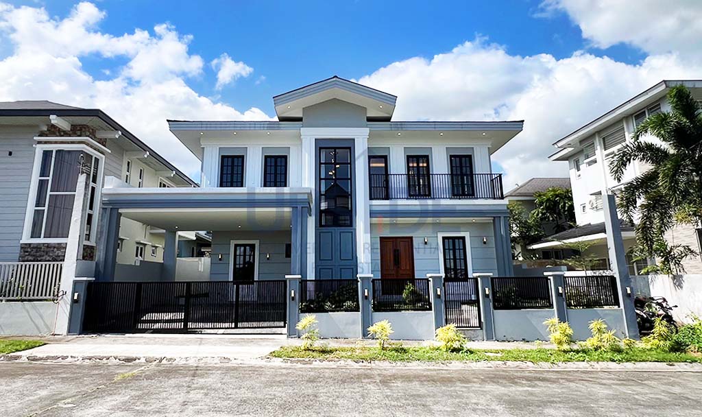 Chateaux de Paris House For Sale