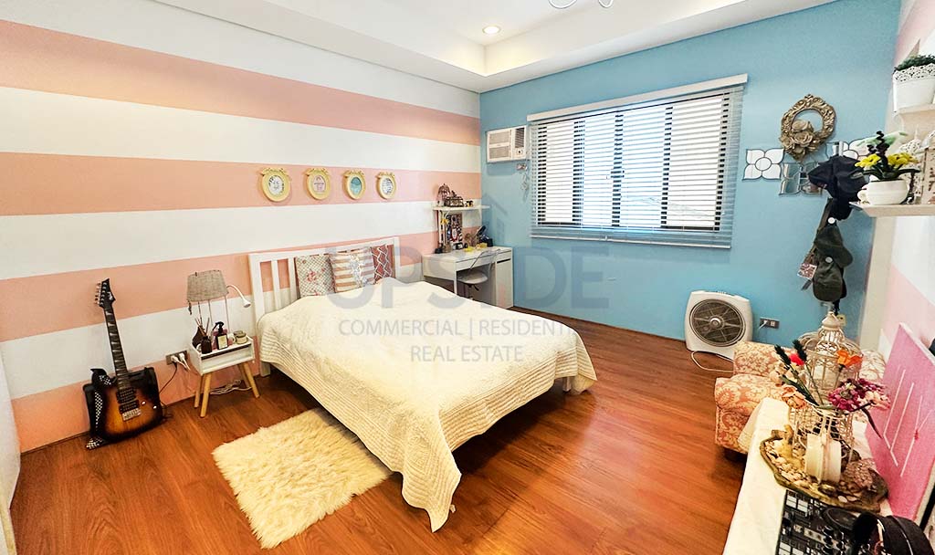 3 bedroom Mahogany Place 2 Acacia Estates Modern House For Sale — ₱46.8M — DMCI Homes, Taguig