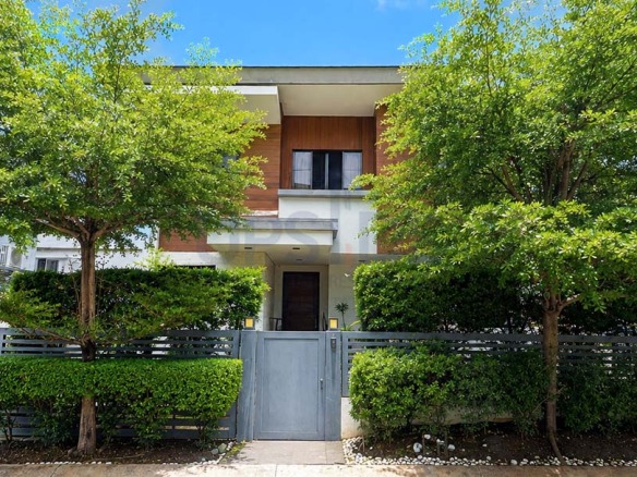 3 bedroom Mahogany Place 2 Acacia Estates Modern House For Sale — ₱46.8M — DMCI Homes, Taguig