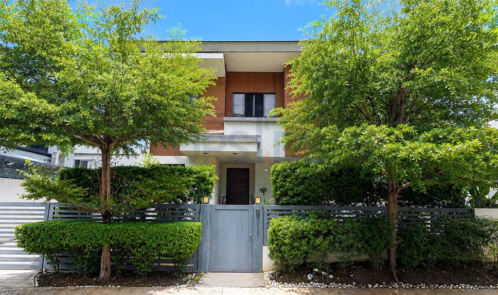 3 bedroom Mahogany Place 2 Acacia Estates Modern House For Sale — ₱46.8M — DMCI Homes, Taguig