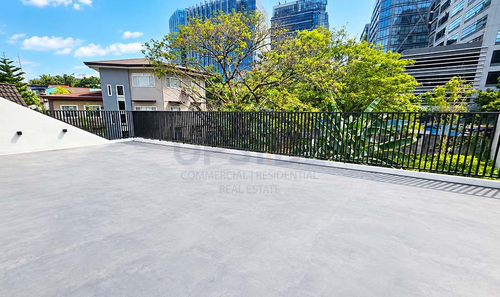 5 Bedroom Villa Kalayaan House For Sale — ₱78M — Across BGC