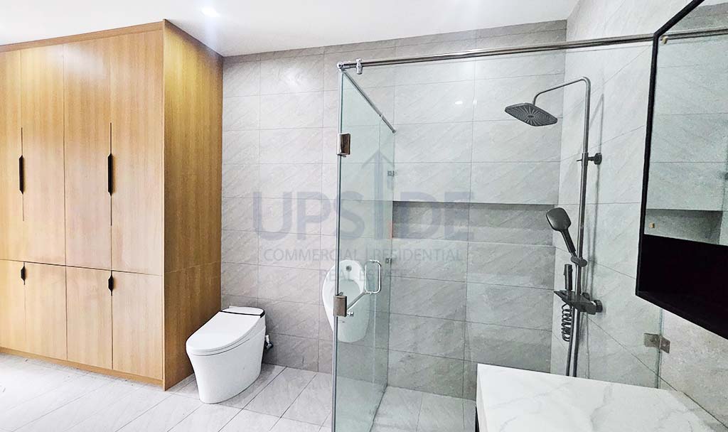 5 Bedroom Villa Kalayaan House For Sale — ₱78M — Across BGC