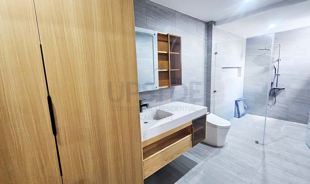 5 Bedroom Villa Kalayaan House For Sale — ₱78M — Across BGC
